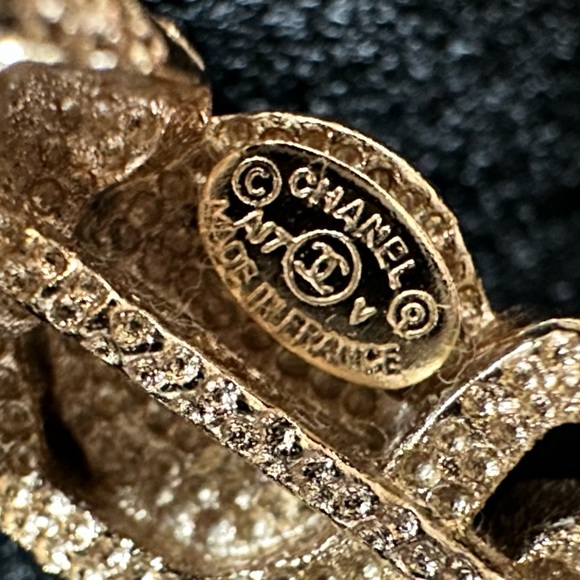 Chanel Ear Climber Arrow Earring with crystals - Picture 2 of 9